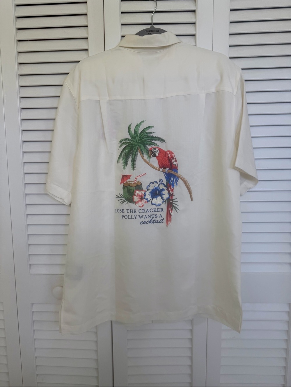 Weekenders Cream Short-Sleeve Shirt with Red and Blue Parrot Graphic